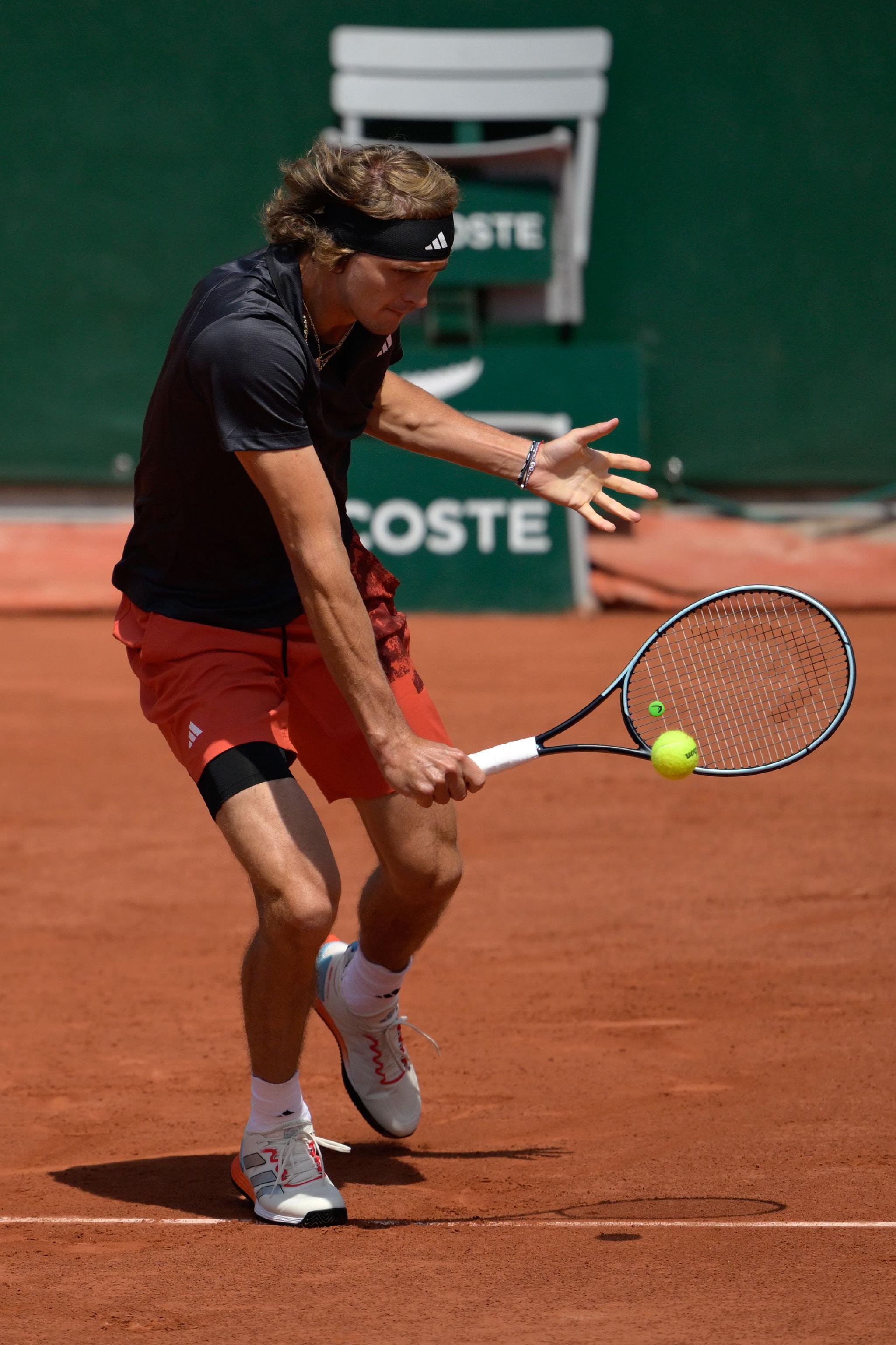 意大利网球队血洗法国网球队，兹维列夫高光表现的简单介绍