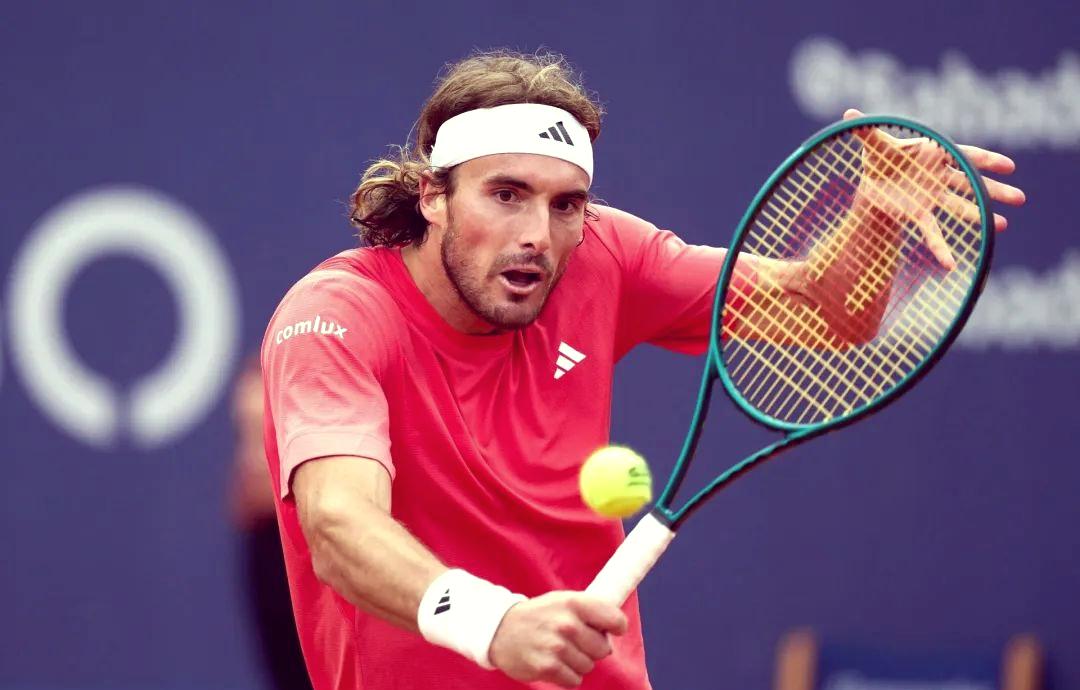 英国网球队完胜世界网球队，西西帕斯高光表现的简单介绍