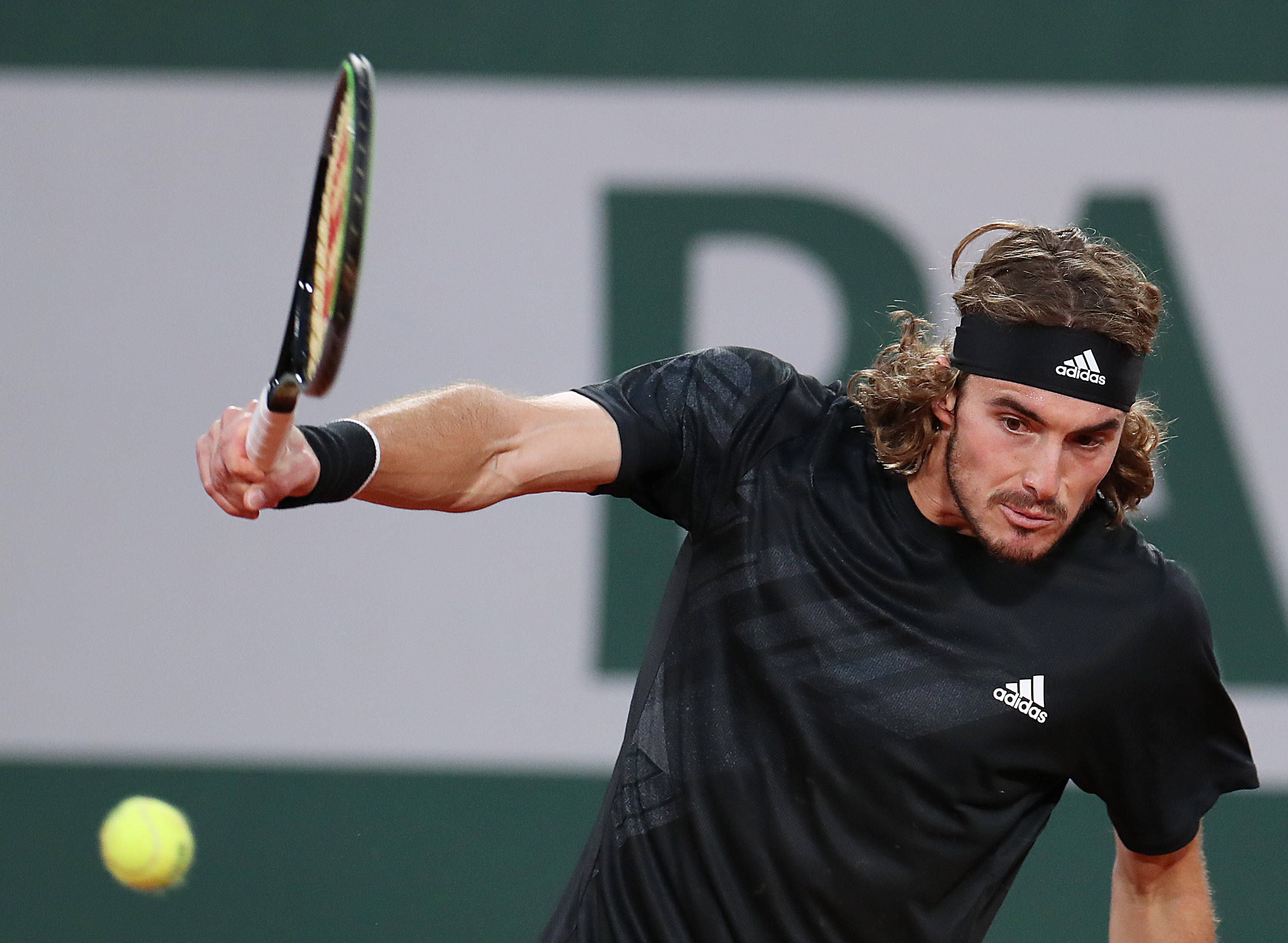 关于欧洲网球队绝地反击世界网球队，西西帕斯爆发神勇的信息