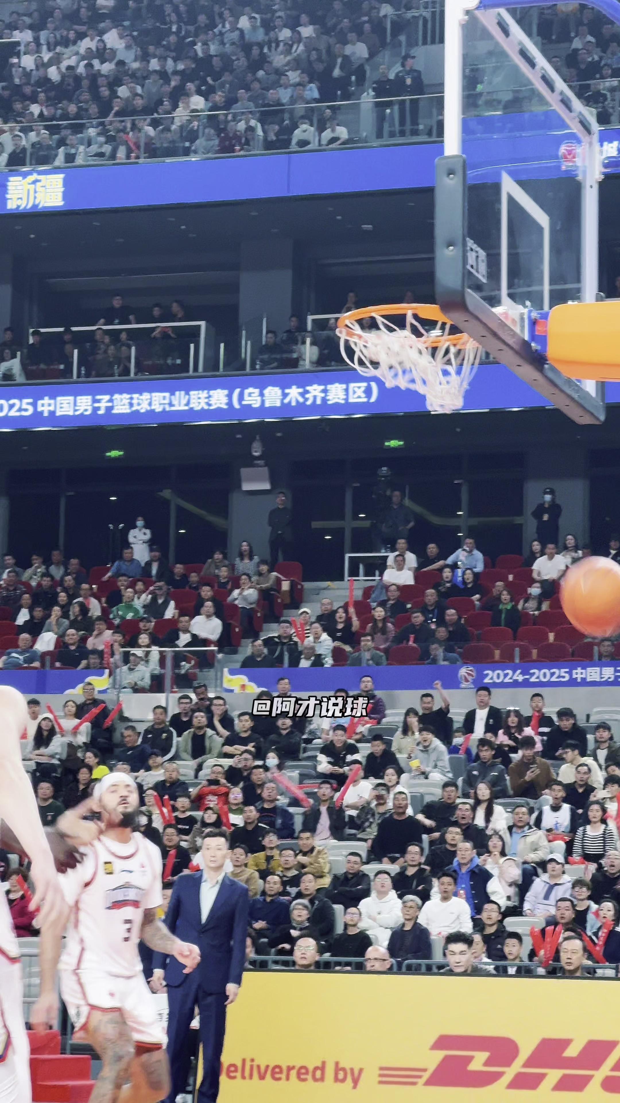 新疆队季后赛前景渺茫，球队陷入困境