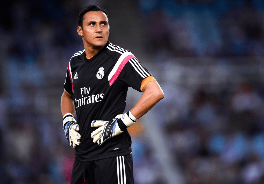 纳瓦斯神勇扑救,保住球队胜局