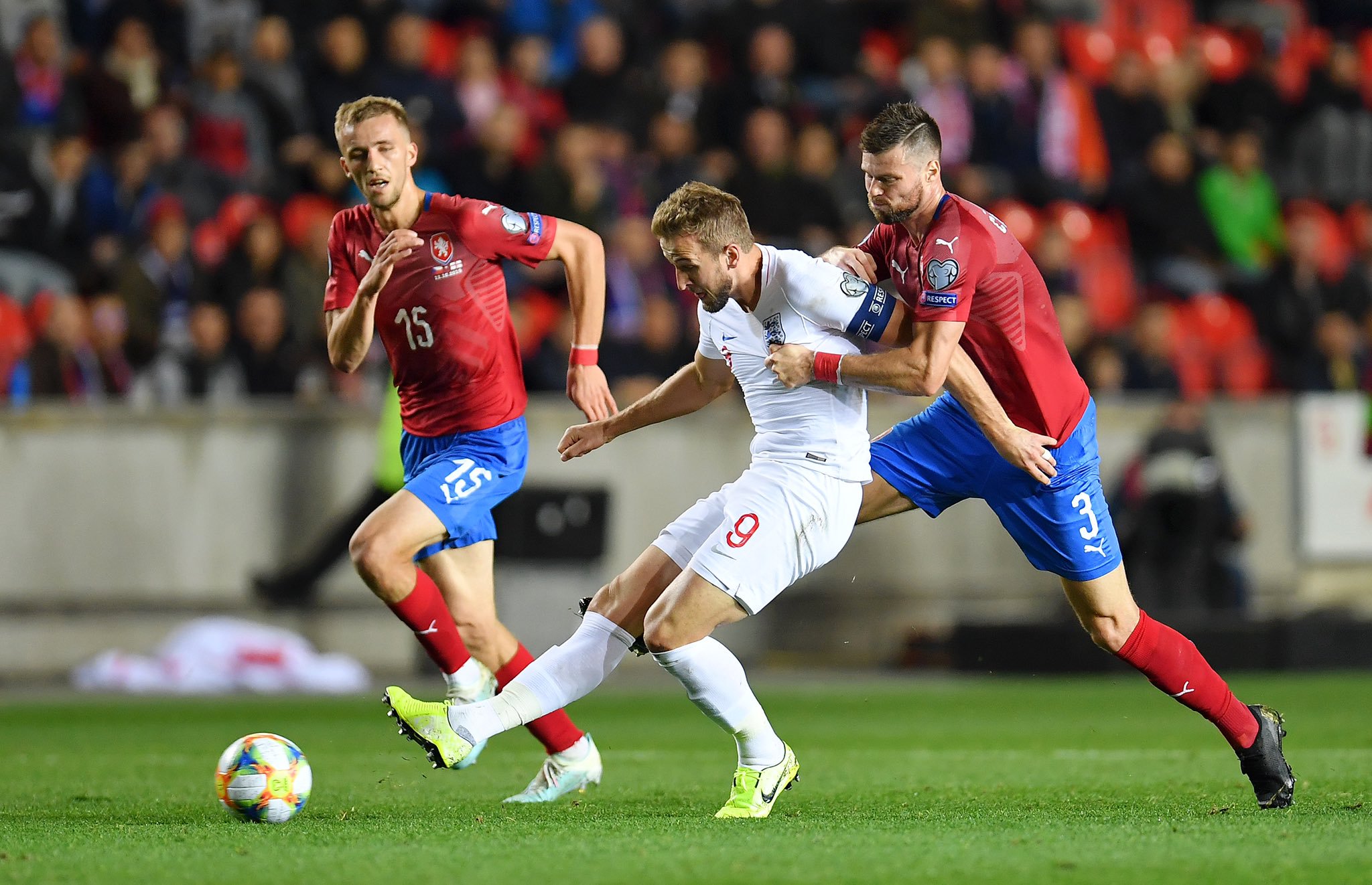 包含欧预赛球风精湛，技战术全方面拓展的词条