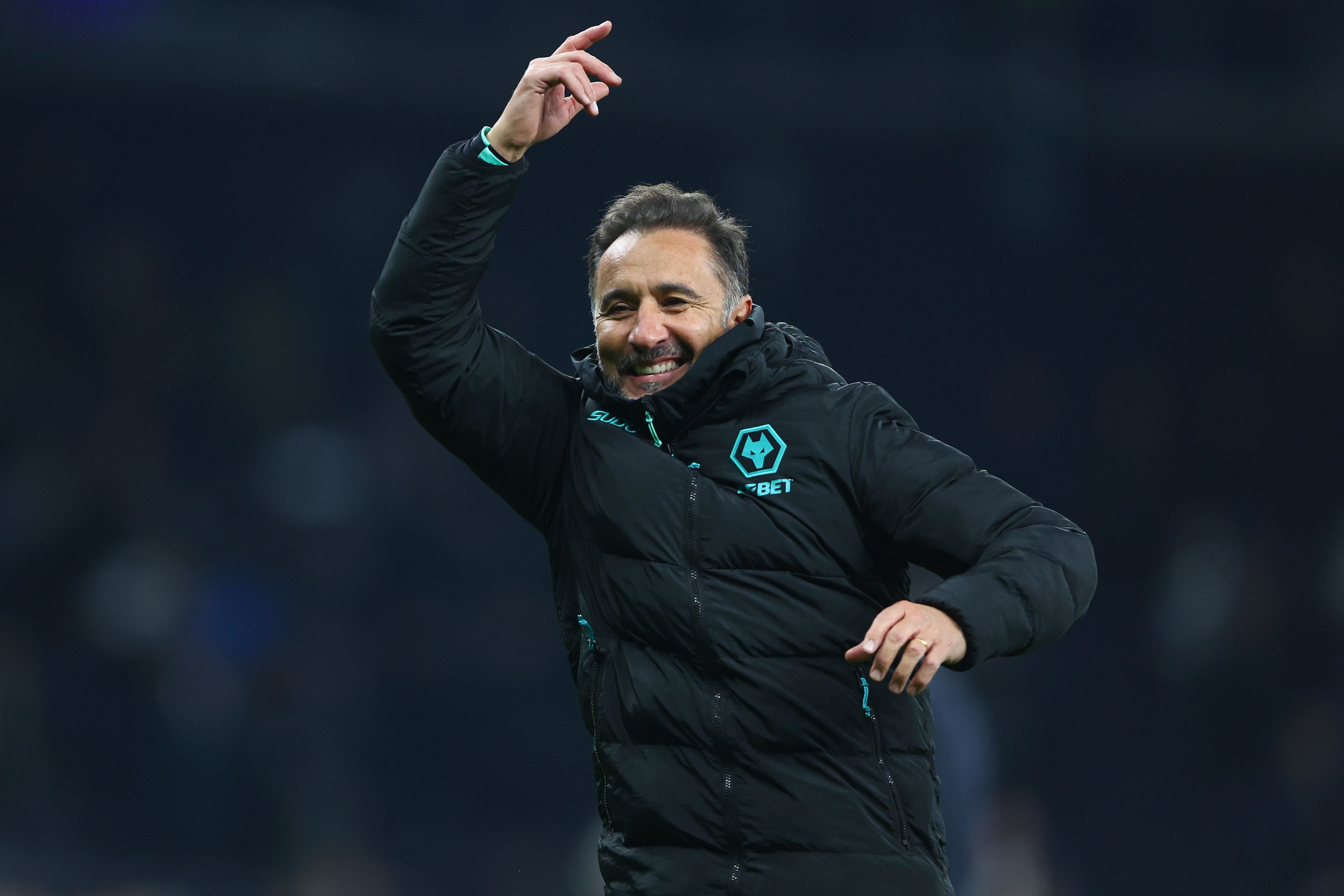 开云体育入口-狼队主场取胜，冲击前四席位