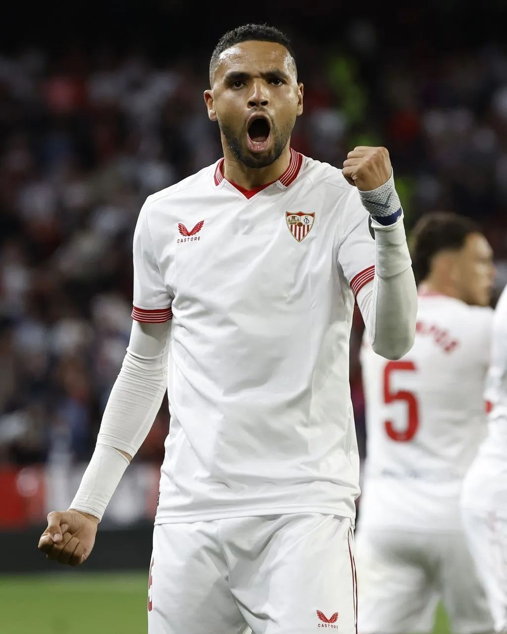 格拉纳达客场取胜，继续追赶领先