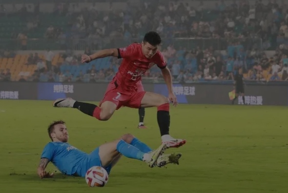 包含卫冕冠军受到强劲挑战，艰难防守的词条