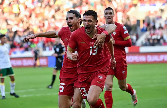 英格兰队大胜匈牙利，豪取三分