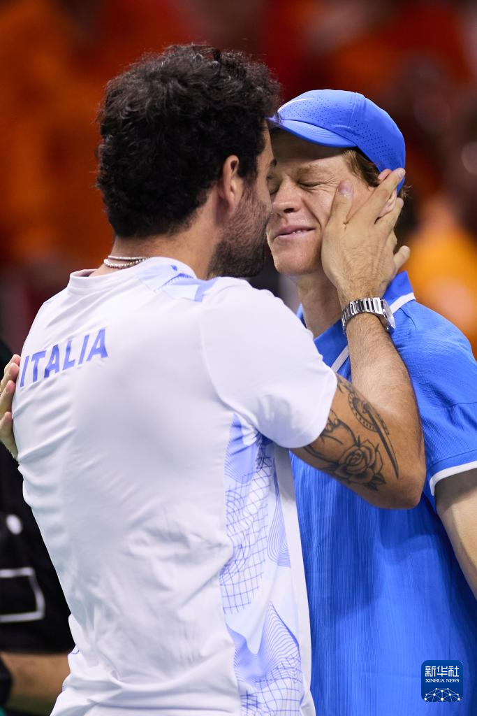 包含戴维斯杯绝杀拉沃尔杯，穆雷惊艳四座的词条