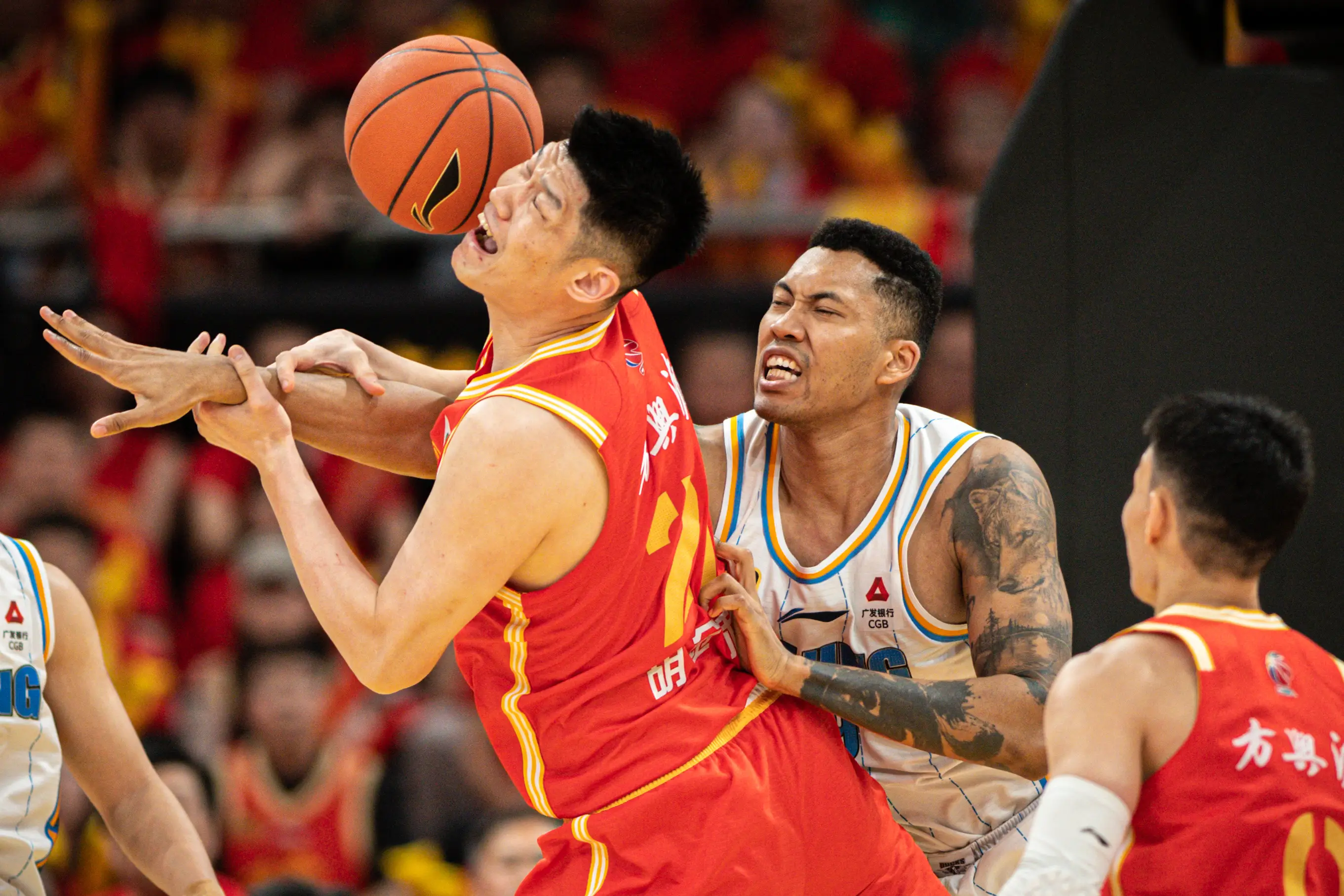 开云体育下载-国王逆转深圳队，周琦点燃赛场