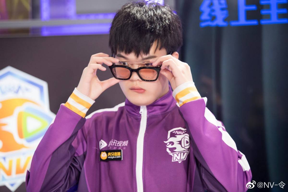 包含马来西亚队绝杀泰国队，黄鸭组合状态火热的词条