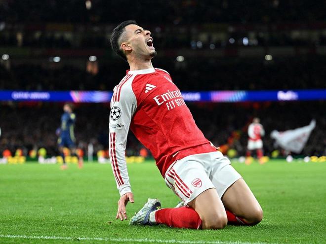 包含塞维利亚险胜曼联，马丁内利关键制胜的词条