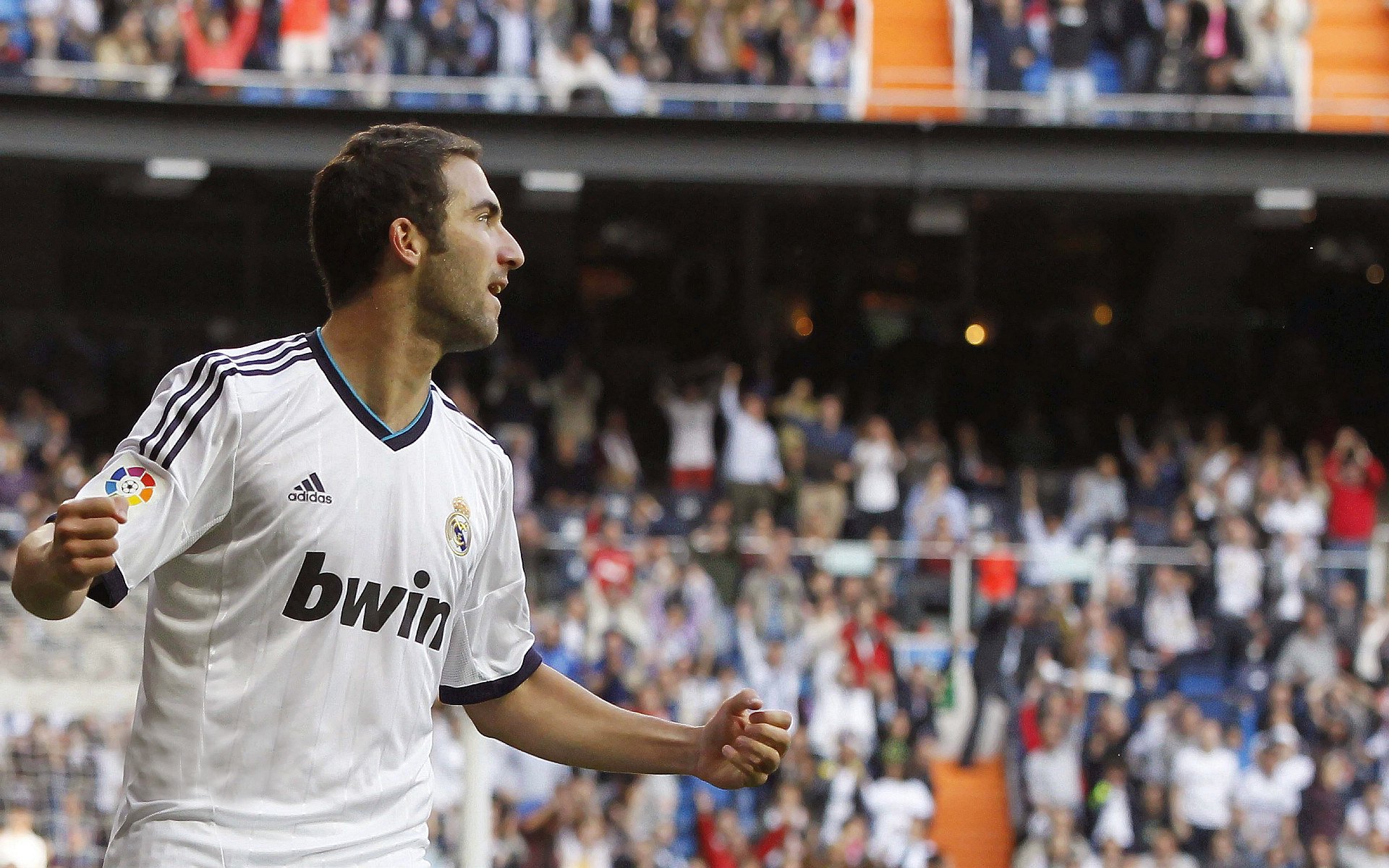 开云官方app入口-年度焦点之战之夜，莱奥个人能力完全展现