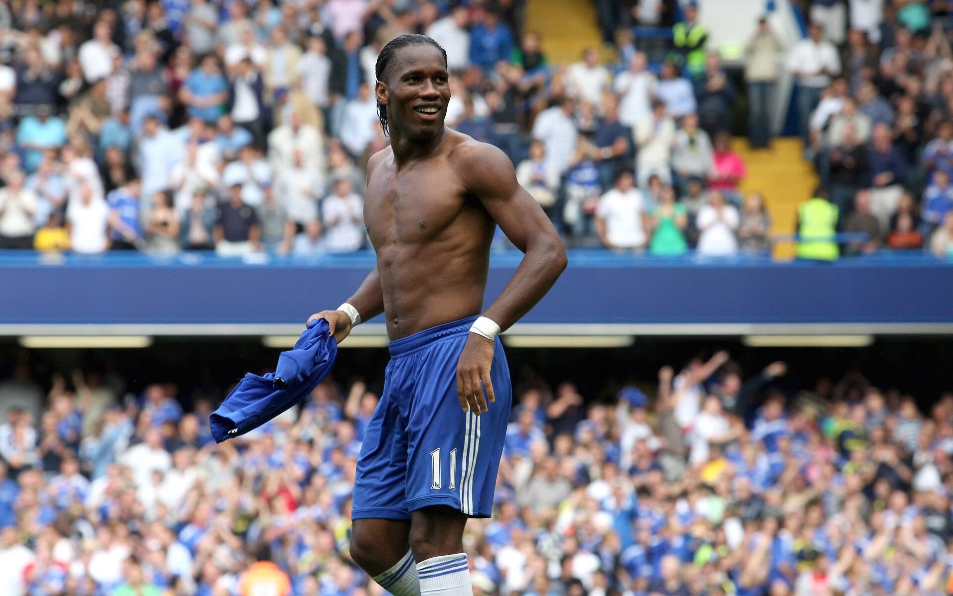 那不勒斯之光,克瓦拉茨赫利亚欧冠半决赛之夜,以个人魔法重绘战术版图