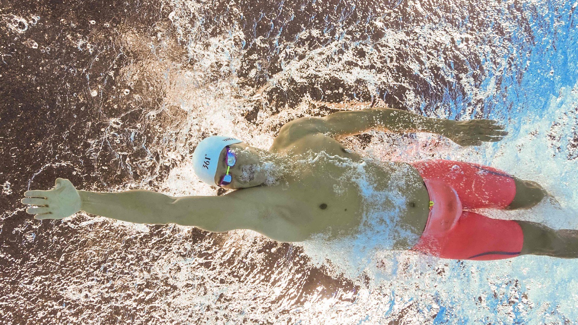 黄蜂蛰不穿铁血防线，浓眉一柱擎天—全场最佳无争议的背后，是统治力的无声宣言